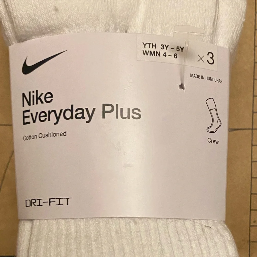 Nike dri-fit everyday plus cushioned socks